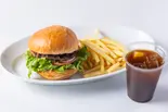 スパイシービーフハンバーガー ドリンクセット（【朝食とハンバーガーのお店】To B）