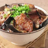 ナスと豚バラの甘辛味噌炒め丼（台湾丼專門店）