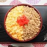 そぼろ丼2色イエロー（京のだし香る『親子丼日和』 Oyakodon biyori）