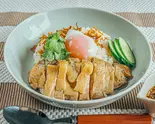【温玉のせ】カオマンガイ(もも肉) [Hot Spring Egg] Kaomangai(Thigh)（高たんぱく・糖質制限カオマンガイ 東京鶏飯食堂 国分町2丁目店）