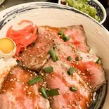 和牛ローストビーフ丼弁当(La grue)