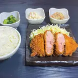 厚切り国産豚 上ロースかつ定食（とんかつは飲み物。西武新宿店）