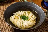 かけうどん Udon noodles in a hot soup（山下本気うどん 大宮東口）