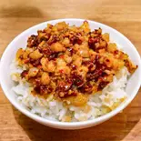 ガチ辛背脂丼 Very Spicy Back Fat Rice Bowl（ガチで濃いヤツ）