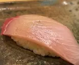 ブリ握り（鮨はる）