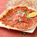 牛挽肉ピザLahmacun(BBQサラダ★TADIM★Power Salad Shop)