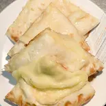 ハニーチーズナン(Honey Cheese Naan)（KHUKURI）
