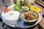 鶏と野菜の辛口グリーンカレー(WONDERFUL LIFE)