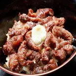 まかないスジ牛丼（焼肉工房やきや本店）