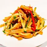 キュウリとミミガーの辛味冷菜（串門‐創作中国料理）