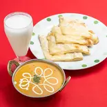 カレーとチーズナンとプレーンラッシーのセット-Curry-&-Cheese-Nan-&-Lassie-Set(【カレーの名店】 インド料理 ビニタダイニング BINITA DINING)