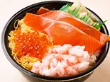 サーモンいくら甘エビ丼(93)（魚丼 北千住本店）
