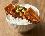 豚角煮の丼 Pork Kakuni Rice Bowl（トロじゅわ煮込食堂 豚角丸 内田橋）