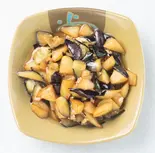 茄子とじゃがいもと鶏そぼろの炒め(麺香厨)