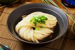 ぶっかけうどん Cold udon in light soy-based broth（山下本気うどん 大宮東口）