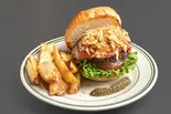 【一番人気！】クラシックバーガー【ポテト＆ピクルスセット】（Burgers＆Fries Sakura_Saku）