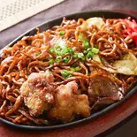からあげ2個のせホルモン焼きそば(ホルモン焼きそば おとうちゃん 黄金町店)