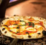 ★1番人気★【王道×本格】濃厚チーズとトマトのマルゲリータピザ（本格イタリアン TRATTORIA AL MOMENTO）