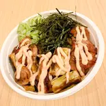 炭火焼き鳥丼【明太マヨネーズ】(大衆酒場 鳥さむらい 新宿三丁目店)