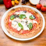 シンプルイズベスト！旬野菜のマルゲリータ Margherita with Seasonal Vegetables（LOVE TABLE Agarato farm to table）