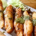 バジルソースのイタリアン鶏皮餃子(【サクジュワ唐揚げ丼】CasualBar Allegra)