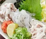 ふぐ身・ふぐ皮の混ぜ湯引き（活ふぐとかにの専門店 ハレノヤ）