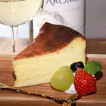 自家製バスクチーズケーキ（よねおじさんのケーキ屋さん 北新地店）