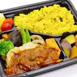 いわい鶏のソテー＆カレーピラフ（ヘルシーハット）