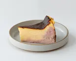 【8月限定】ラズベリー＆パッションフルーツバスクチーズケーキ RASPBERRY ＆ PASSION FRUIT BASQUE CHEESECAKE（HEIM Coffee）
