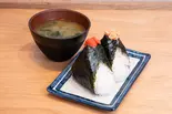 お得なお勧めおにぎり2個とわかめの味噌汁セット（いち松）