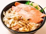 84 炙りマヨハラス炙り縁側炙りサーモン丼（魚丼 平尾二丁目店）