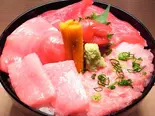 本鮪丼(赤身、漬け鮪、ネギトロ、中トロ、大トロ)(つきじ板前ダイニング斬)