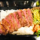 黒毛和牛サーロインステーキ弁当（辛宿）