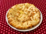 ガーリックチーズナン/Garlic Cheese Nan（エベレストキッチン 川崎榎町店）