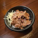 自家製ダレ 牛タンスライス丼（焼肉 ゆめや）