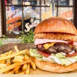 ロリクレバーガー【ROLLING CRADLE BURGER】（創業21年プレミアムバーガーの店 UNCHAIN DINER）