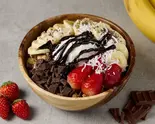 【カカオ香る】チョコバナナ苺グリークヨーグルトChocolate Banana Strawberry Greek Yogurt（アサイーボウルが旨い店！レッドチリ）