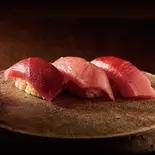 天然本まぐろ三貫盛（回転寿司みさき 成増店）