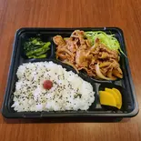 豚と玉ねぎの回鍋肉風弁当 ご飯(200g)（Rookie）