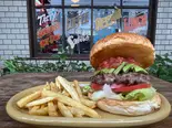 アボカド サルサバーガー【AVOCADO SALSA BURGER】（創業21年プレミアムバーガーの店 UNCHAIN DINER）