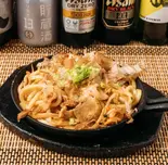 豚キムチ焼きうどん(居酒屋でん)