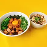 台湾カレーまぜそば・豚マヨ丼セット（ラーメンKING）