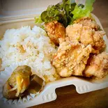 米油で揚げた唐揚げ弁当（TIPI）