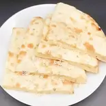 ココナッツチーズナン Coconut Cheese Nan（グムティー ヒル インド ネパール レストラン＆バー）