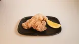 鶏の唐揚げ(1個)(うなまる酒場 南千住店)