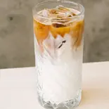 濃厚ロイヤルミルクティー(アッサム)Iced Royal Milk Tea（【フランス産そば粉ガレット】クロンヌ ド ローズ）