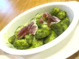 フレッシュバジル香る生ハム入りジェノバのニョッキ（日本橋箱崎町ビンチェ）