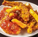 チキン ハーフ&ハーフ Chicken (Half & Half)(ヤンニョムチキン&チーズキンパ梨泰院トンバンキンパ博多店)