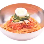 (人気上昇中)蒸し鶏肉ビビン麺（盛岡ビビン麵 HM東十条店）