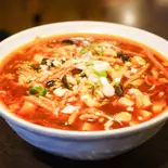 酸辣刀削麺（中華料理刀削麺 逸品園）